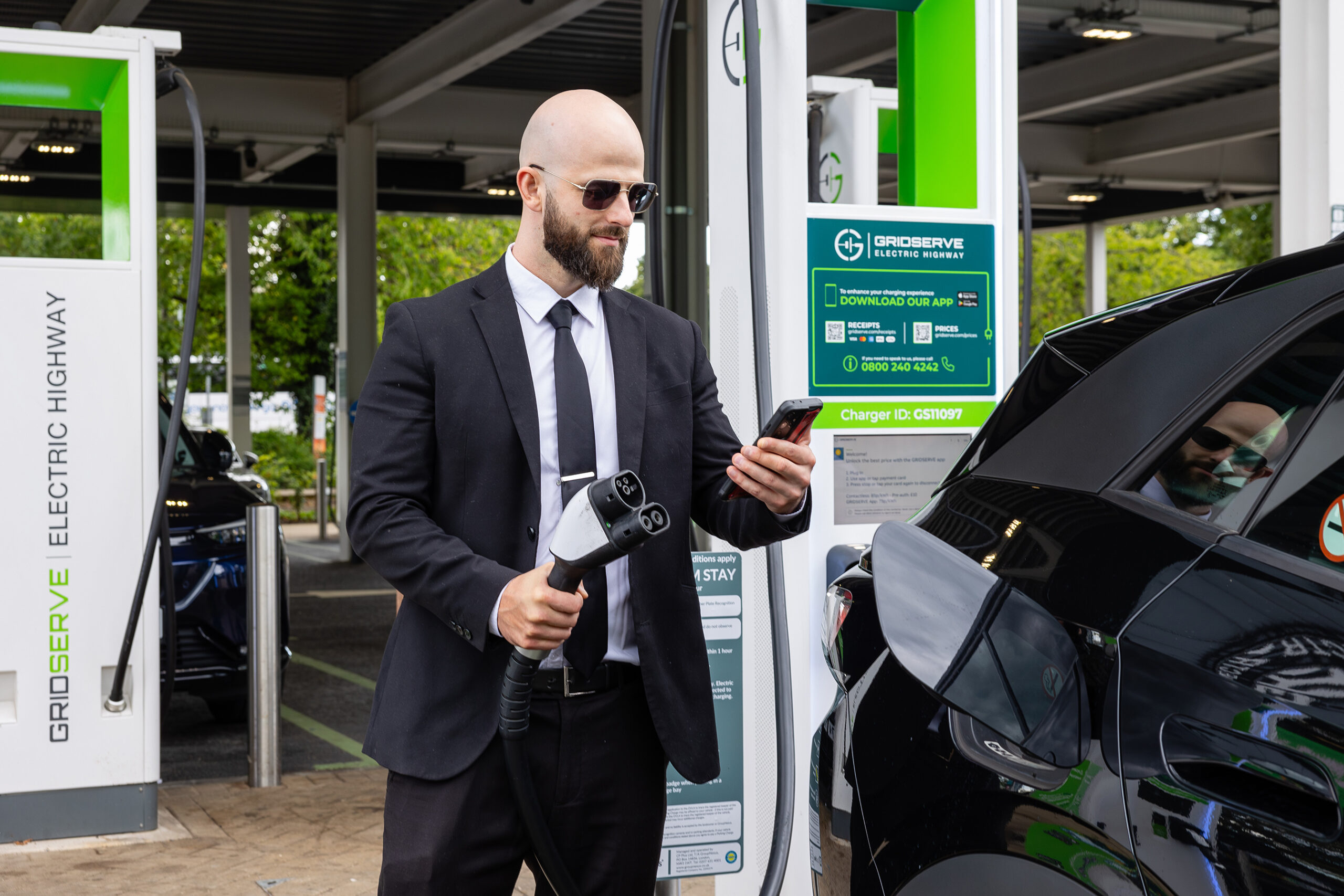 Addison Lee Driver using Gridserve App